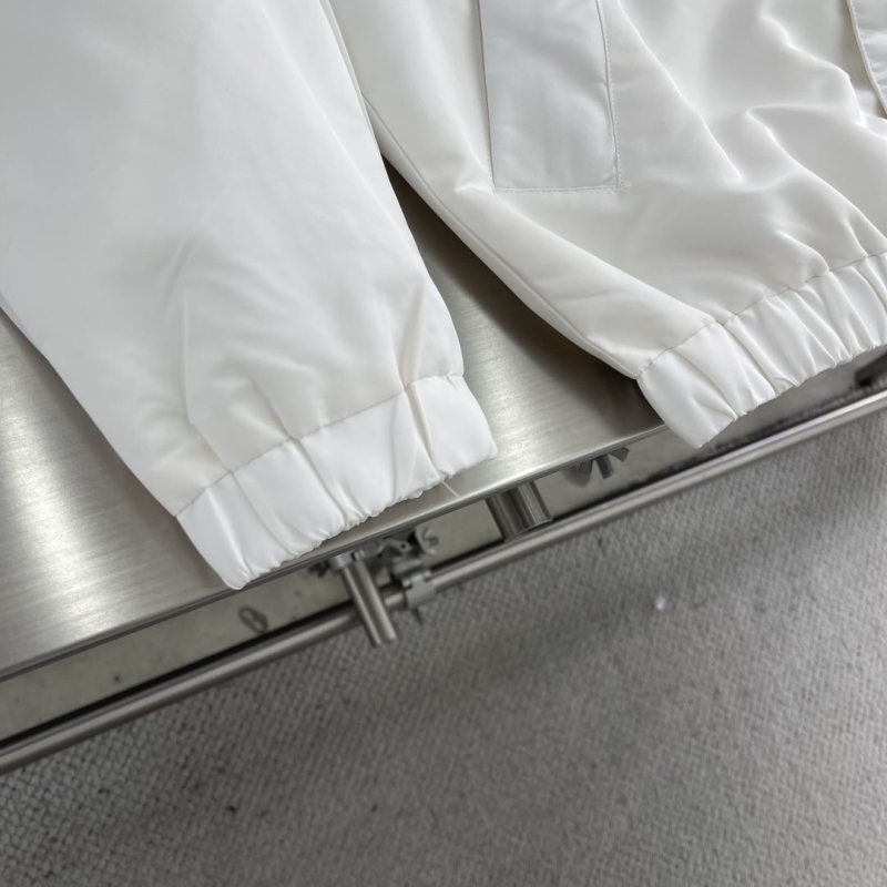 l0vis Vvtt0n outwear